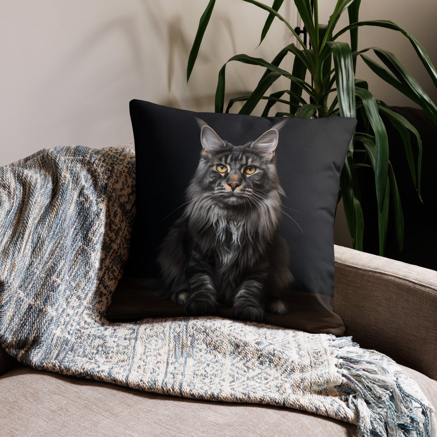 Grey Maine Coon | Premium Throw Pillow